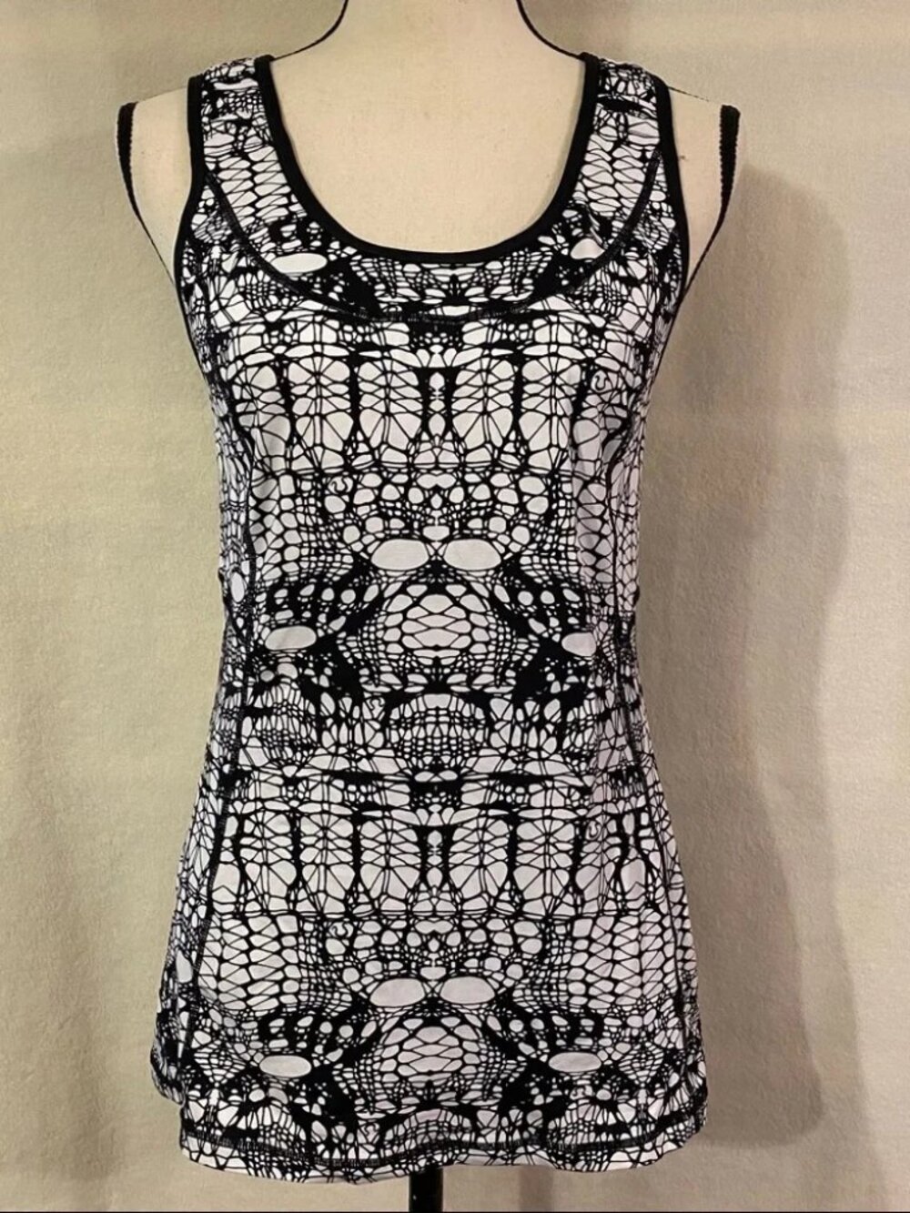 Lululemon Run Stay On Course Tank Black White Glacier Lace Black